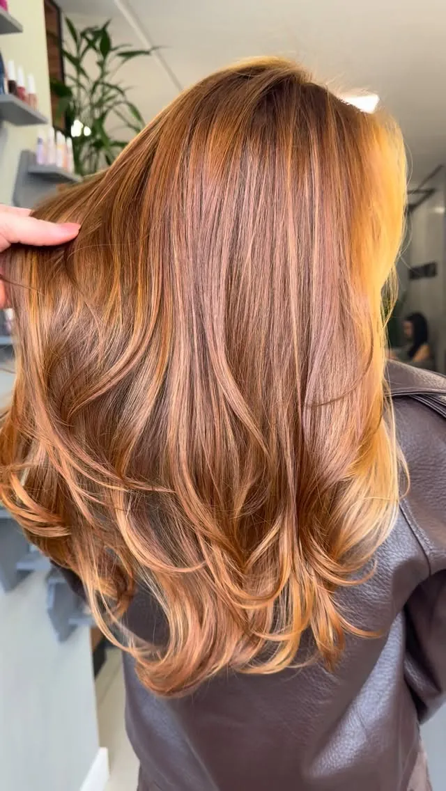 Ruivo iluminado em cabelo longo